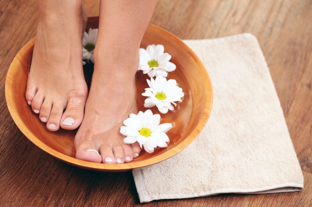 Foot bath against nail fungus