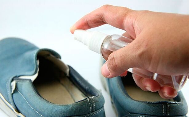 During the treatment of the fungus, shoes must be treated with a special solution. 