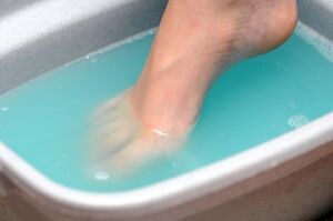 Baths with apple cider vinegar to treat mushrooms on the legs