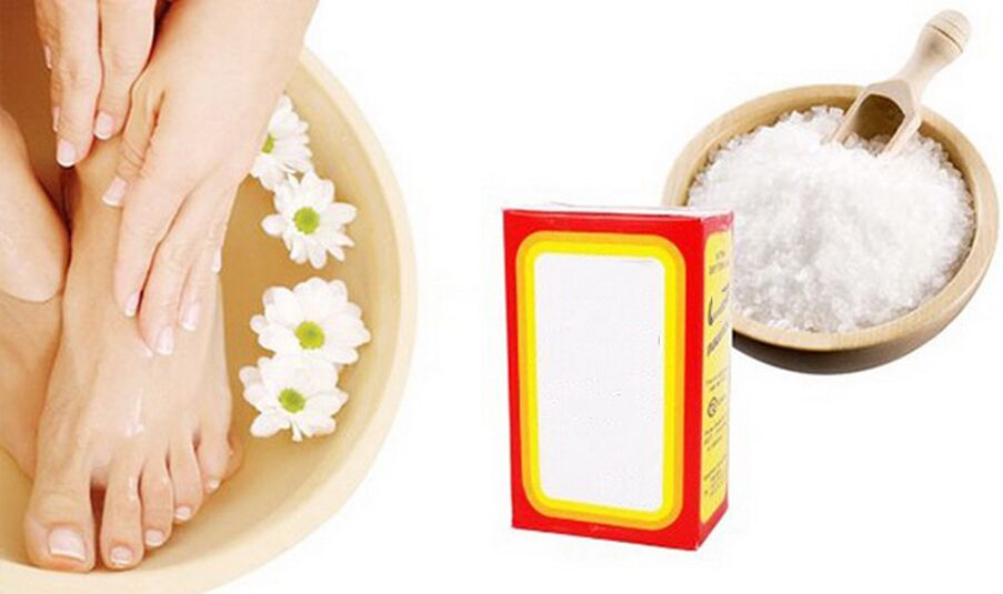 Baking soda and salt against nail fungus