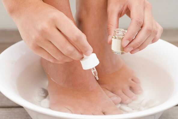 Using Iodine to Treat Toenail Fungus